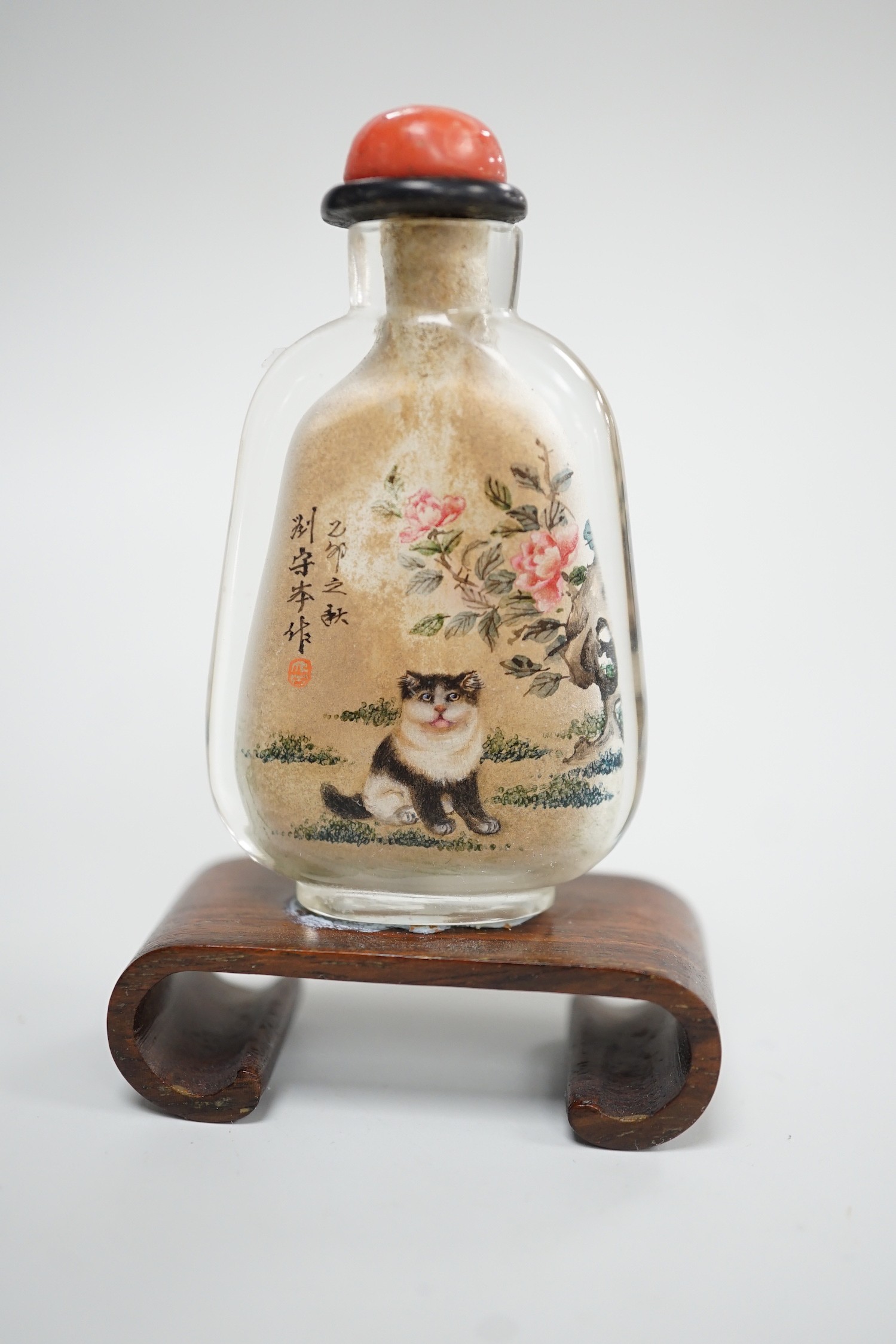 A Chinese inside painted 'cat' snuff bottle, 20th century, 5.5cm